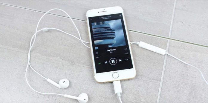 EarPods-lightning-rumor EarPods-lightning-rumor