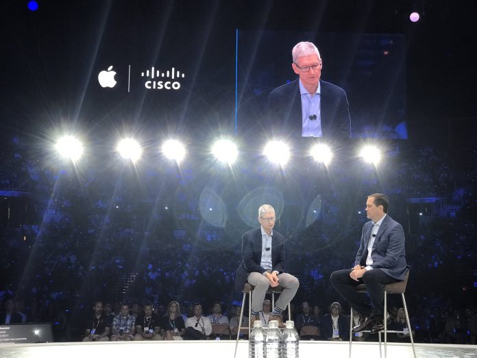 Tim-Cook-Chuck-Robbins-Cisco-Live-2017 Tim Cook y Chuck Robbins