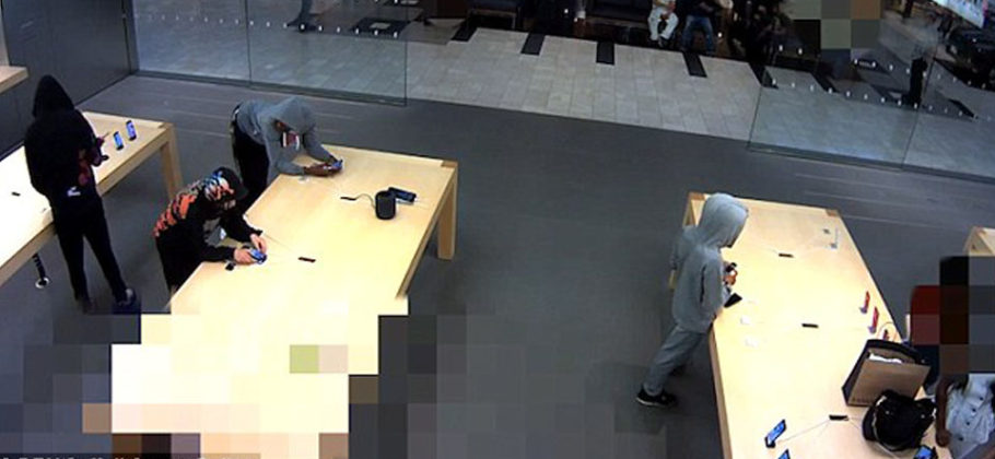Roban 21 iPhone en Apple Store Nueva York