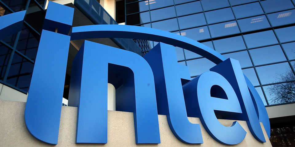 Edificio con el logo de Intel