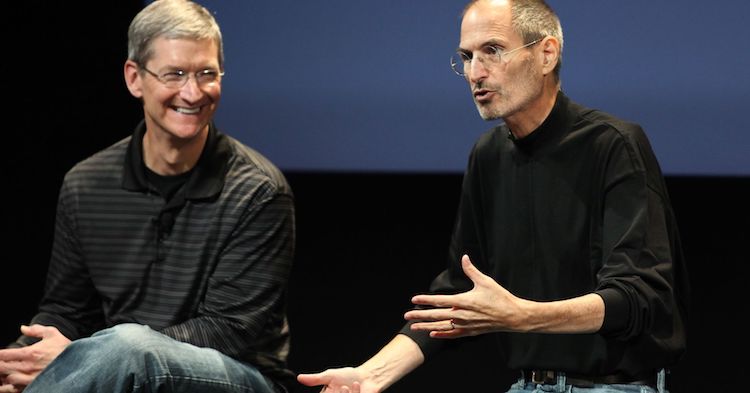 Tim Cook y Steve Jobs en una charla