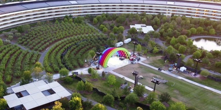 Rainbow stage en el Apple Park