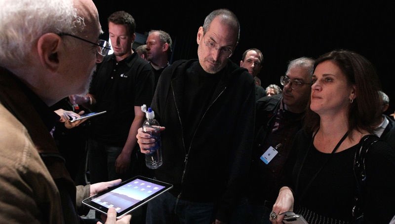 Walt Mossberg, Steve Jobs, y Katie Cotton