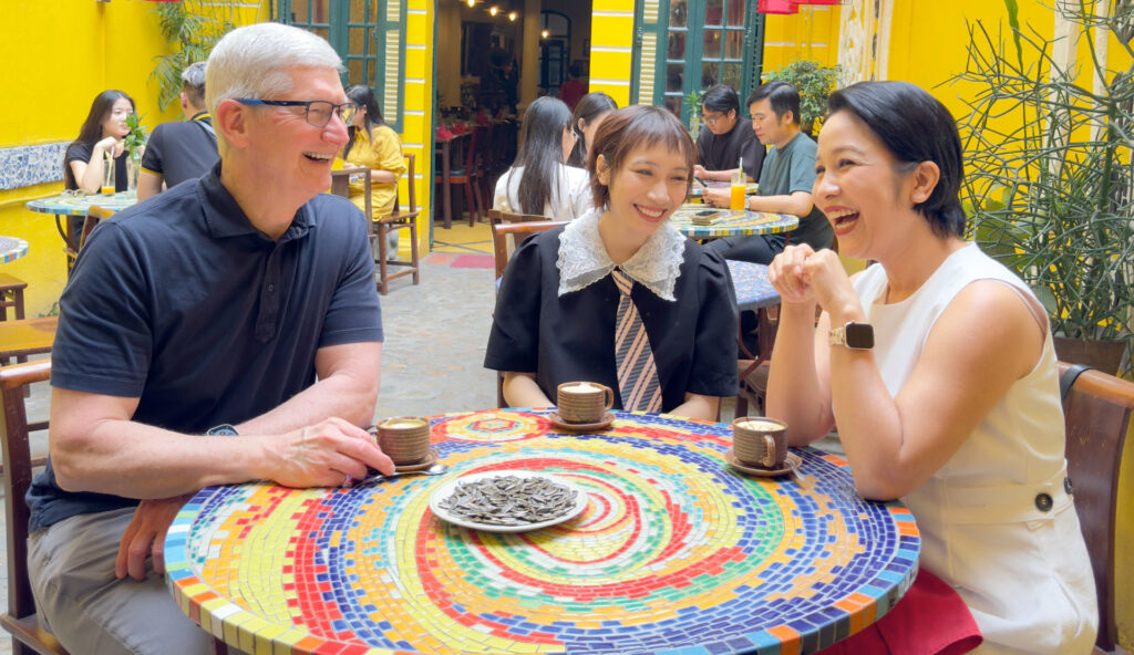 Tim Cook visita Vietnam