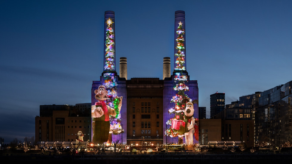 Wallace y Gromit llevan la alegría navideña a la central eléctrica de Battersea en Londres