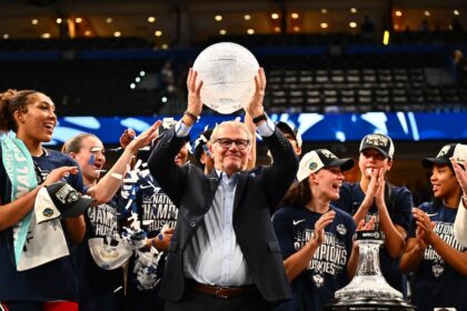 Geno Auriemma UCONN - Apple TV+