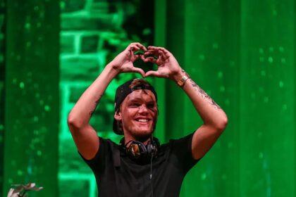 AVICII - Tomorrowland - Apple Music