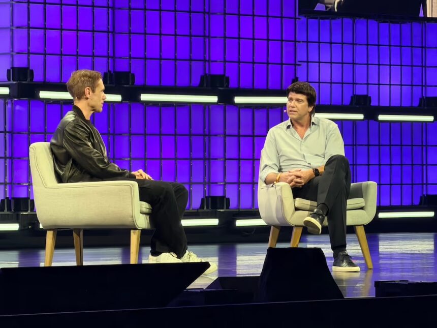 Ole Obermann y Armin van Buuren en el Web Summit 2025