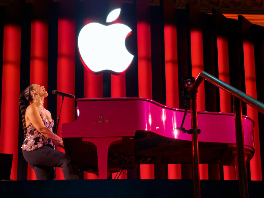 Alicia Keys y Apple 50 aniversario