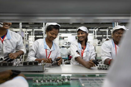 El nuevo Centro de Formación de Apple en Bengaluru ofrece cursos y programas de capacitación para personas de toda la cadena de suministro de Apple en la India.