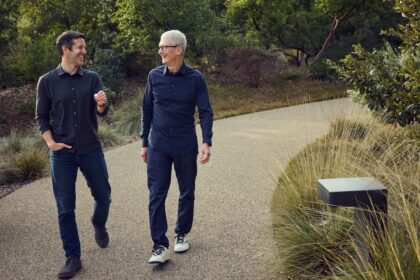 Tim Cook y John Ternus