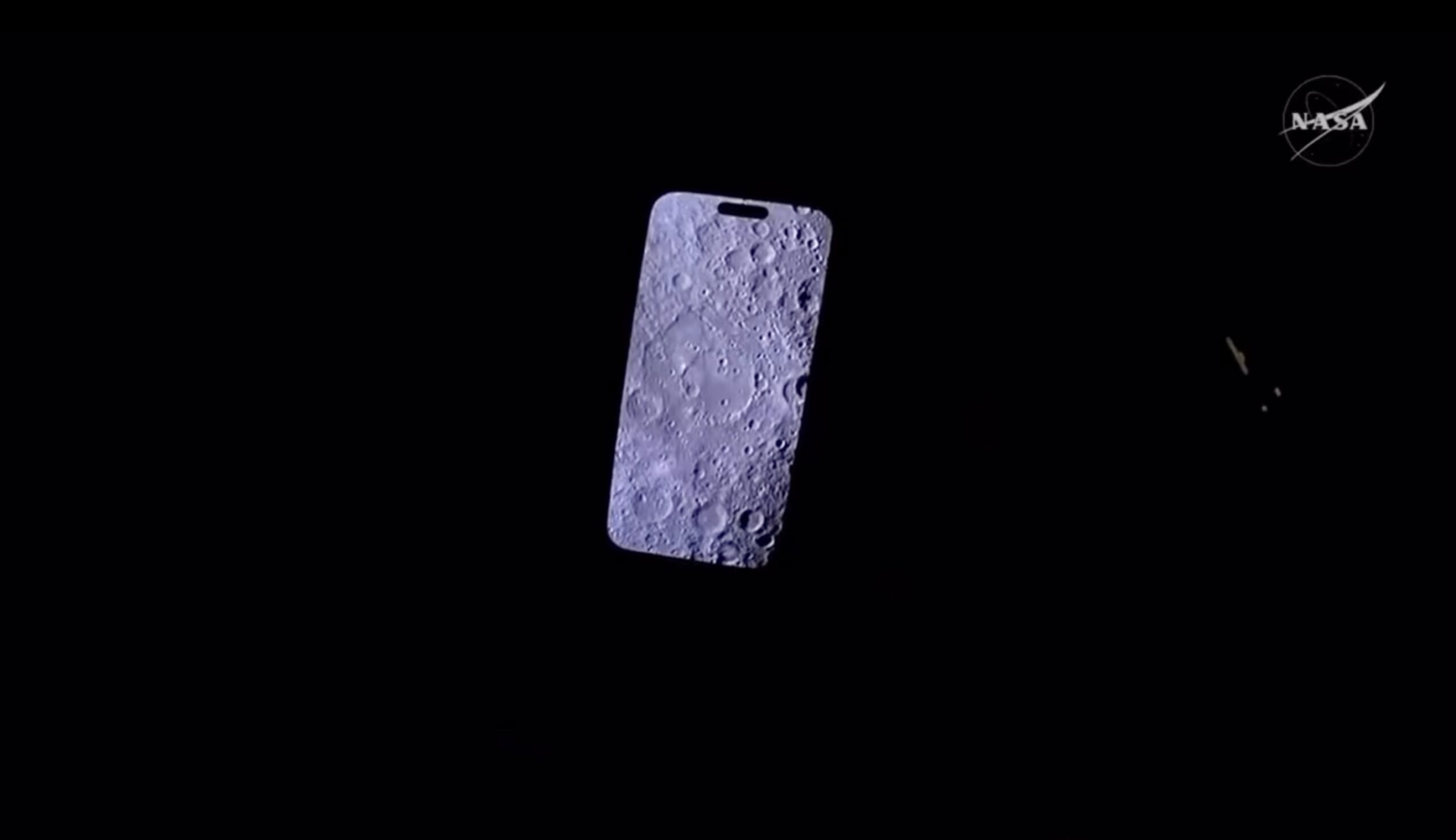 iPhone 17 Pro Max Luna