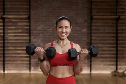 Sesión de fuerza con Kim en Apple Fitness +