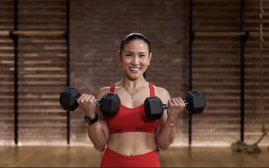 Sesión de fuerza con Kim en Apple Fitness +