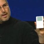 Steve Jobs y el iPod en 2001